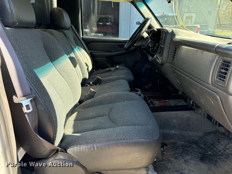 image for item EG6862 2006 Chevrolet Silverado 1500 pickup truck