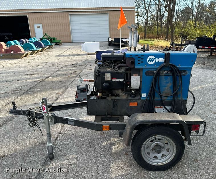 image for item EG6887 Miller Bobcat 225G welder