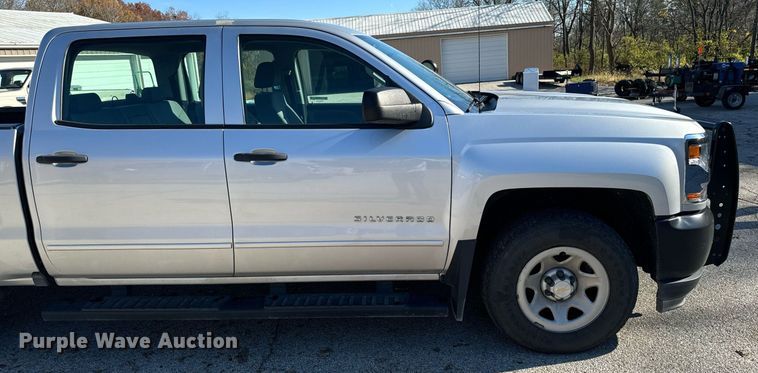 image for item EG6902 2018 Chevrolet Silverado 1500 Crew Cab pickup truck