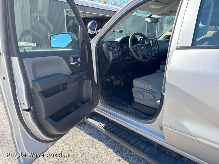 image for item EG6902 2018 Chevrolet Silverado 1500 Crew Cab pickup truck