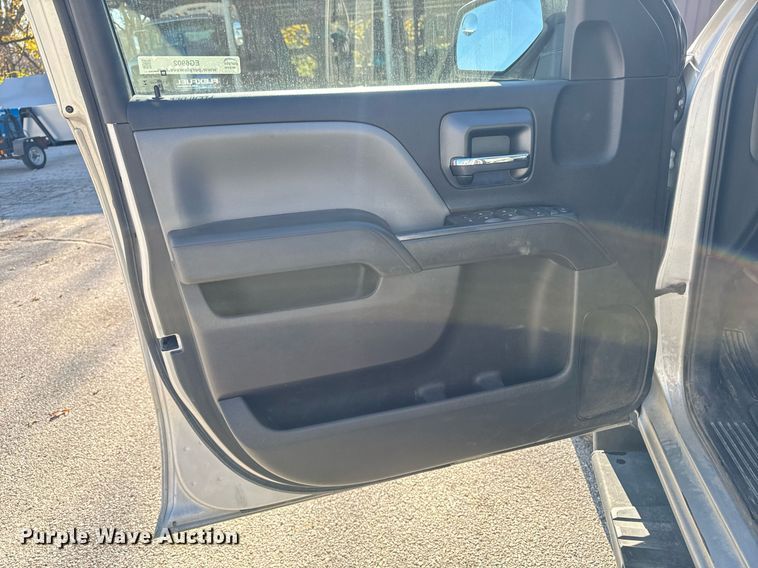 image for item EG6902 2018 Chevrolet Silverado 1500 Crew Cab pickup truck