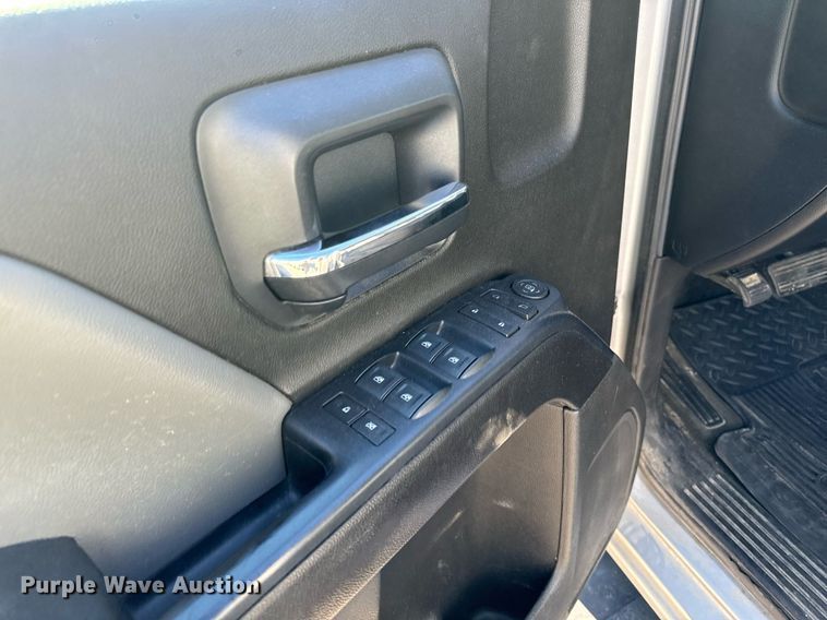 image for item EG6902 2018 Chevrolet Silverado 1500 Crew Cab pickup truck