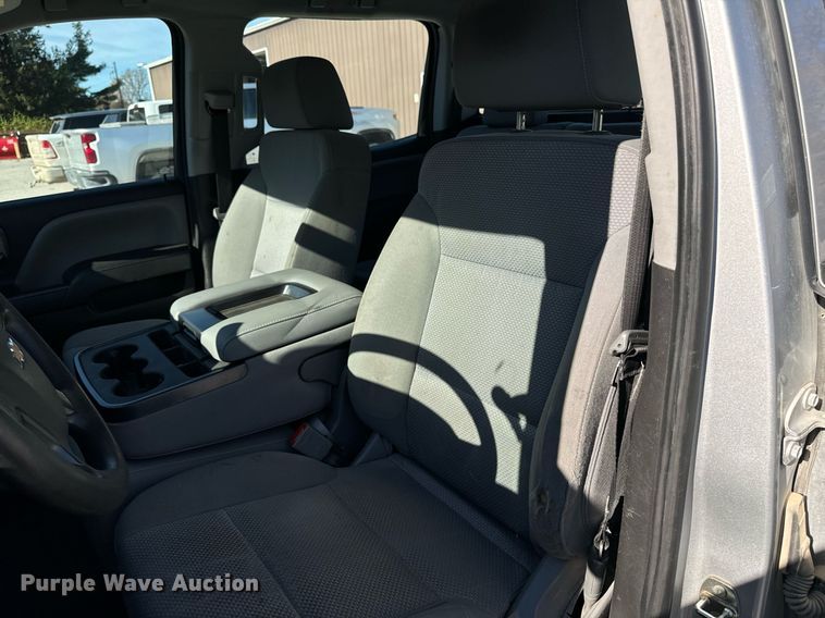 image for item EG6902 2018 Chevrolet Silverado 1500 Crew Cab pickup truck