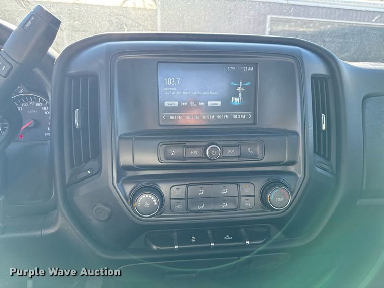 image for item EG6902 2018 Chevrolet Silverado 1500 Crew Cab pickup truck