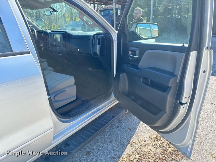 image for item EG6902 2018 Chevrolet Silverado 1500 Crew Cab pickup truck