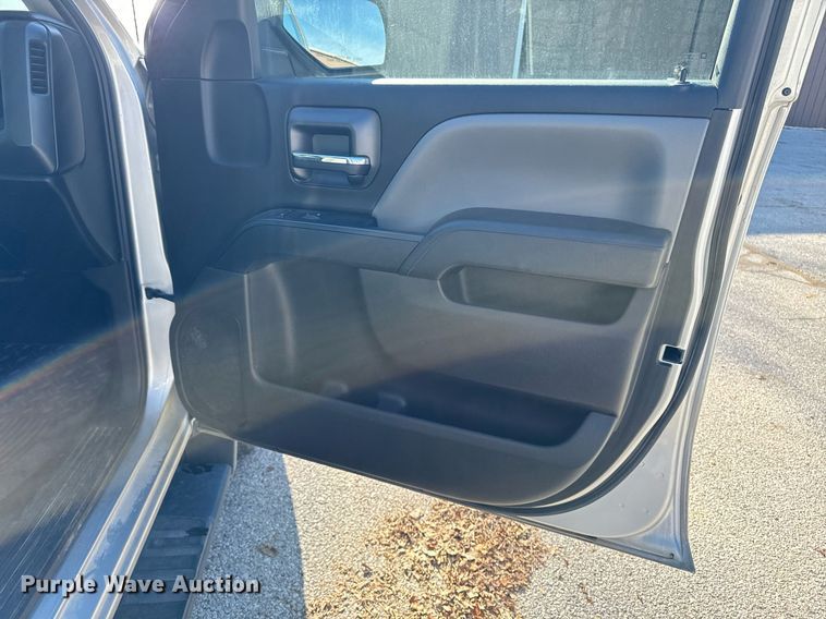 image for item EG6902 2018 Chevrolet Silverado 1500 Crew Cab pickup truck