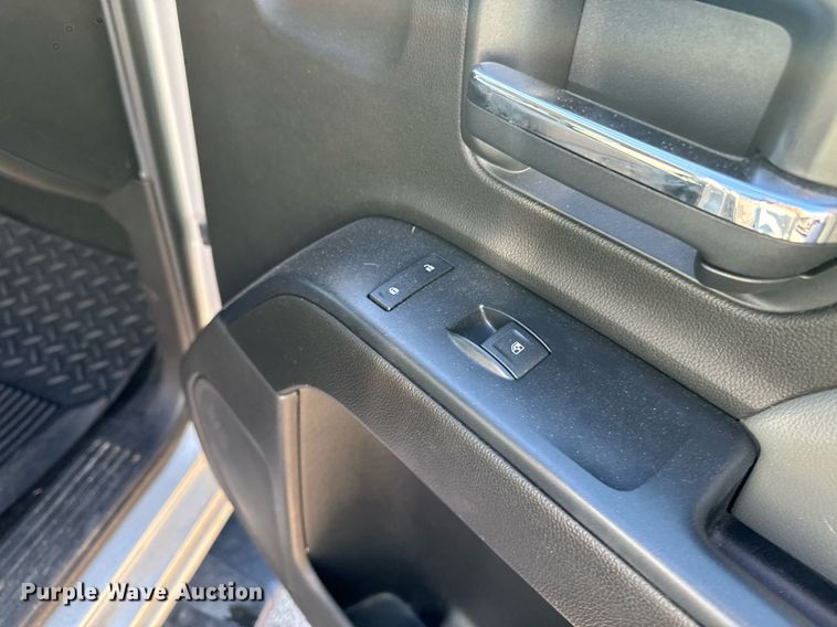 image for item EG6902 2018 Chevrolet Silverado 1500 Crew Cab pickup truck