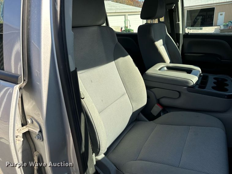 image for item EG6902 2018 Chevrolet Silverado 1500 Crew Cab pickup truck