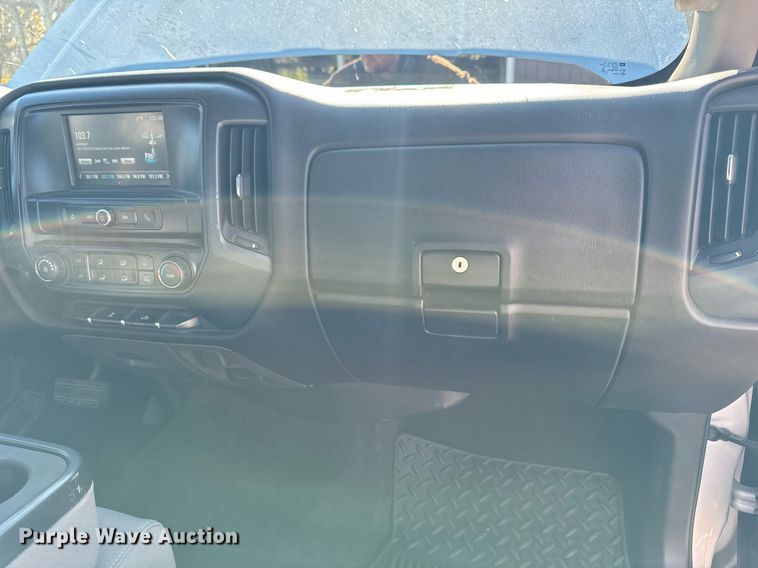 image for item EG6902 2018 Chevrolet Silverado 1500 Crew Cab pickup truck