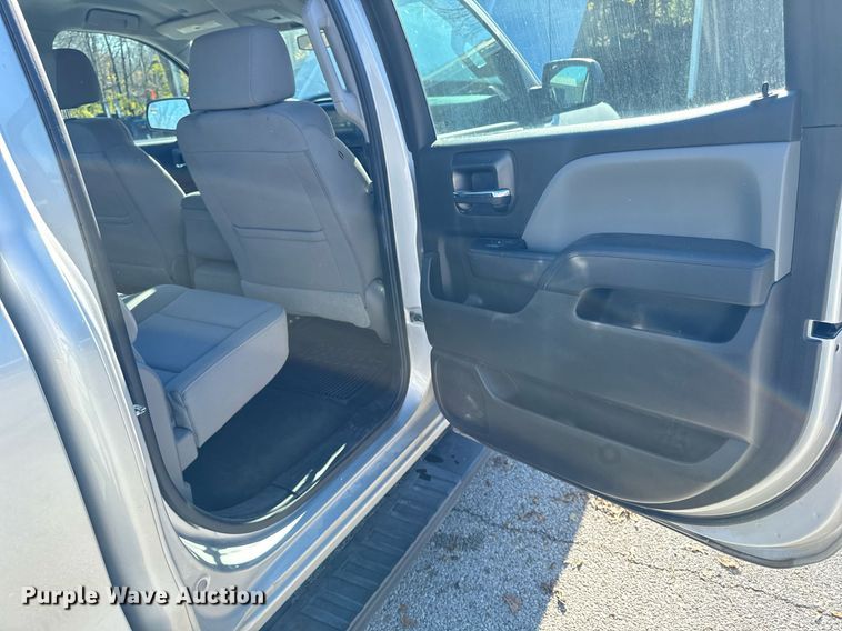 image for item EG6902 2018 Chevrolet Silverado 1500 Crew Cab pickup truck