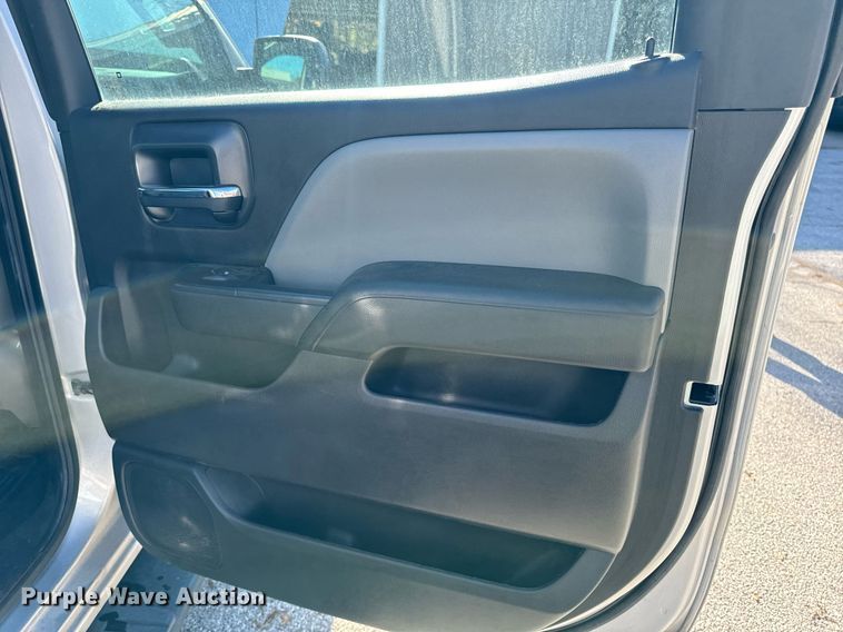 image for item EG6902 2018 Chevrolet Silverado 1500 Crew Cab pickup truck