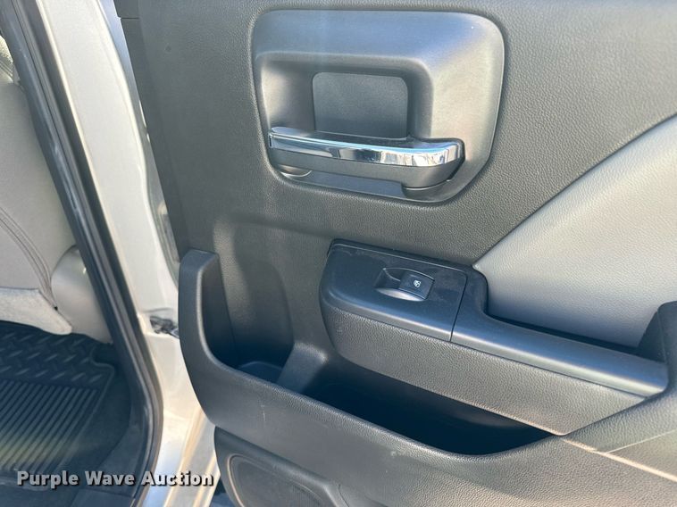 image for item EG6902 2018 Chevrolet Silverado 1500 Crew Cab pickup truck