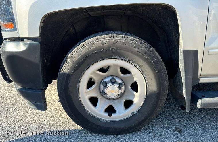 image for item EG6902 2018 Chevrolet Silverado 1500 Crew Cab pickup truck