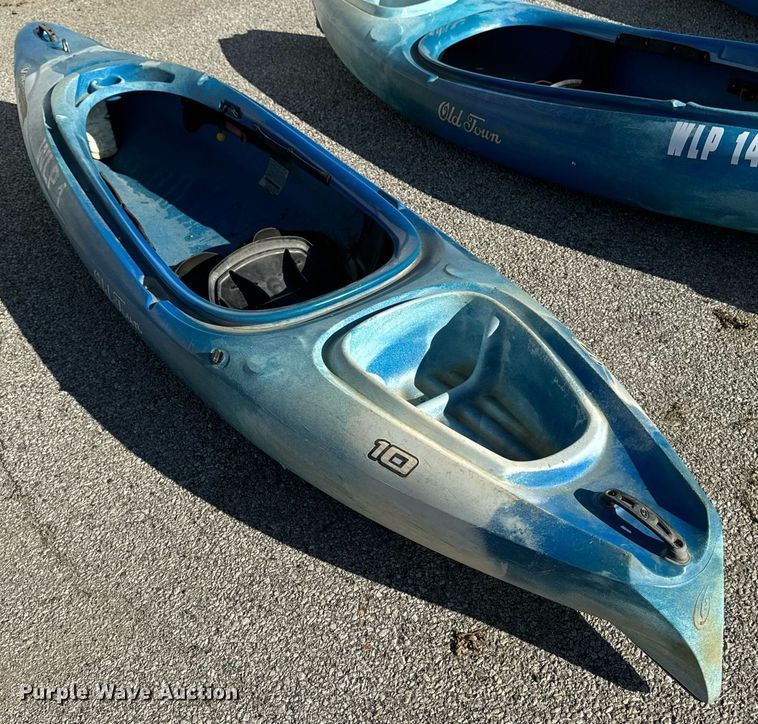 image for item EG6904 (4) Old Town Vapor 10 kayaks