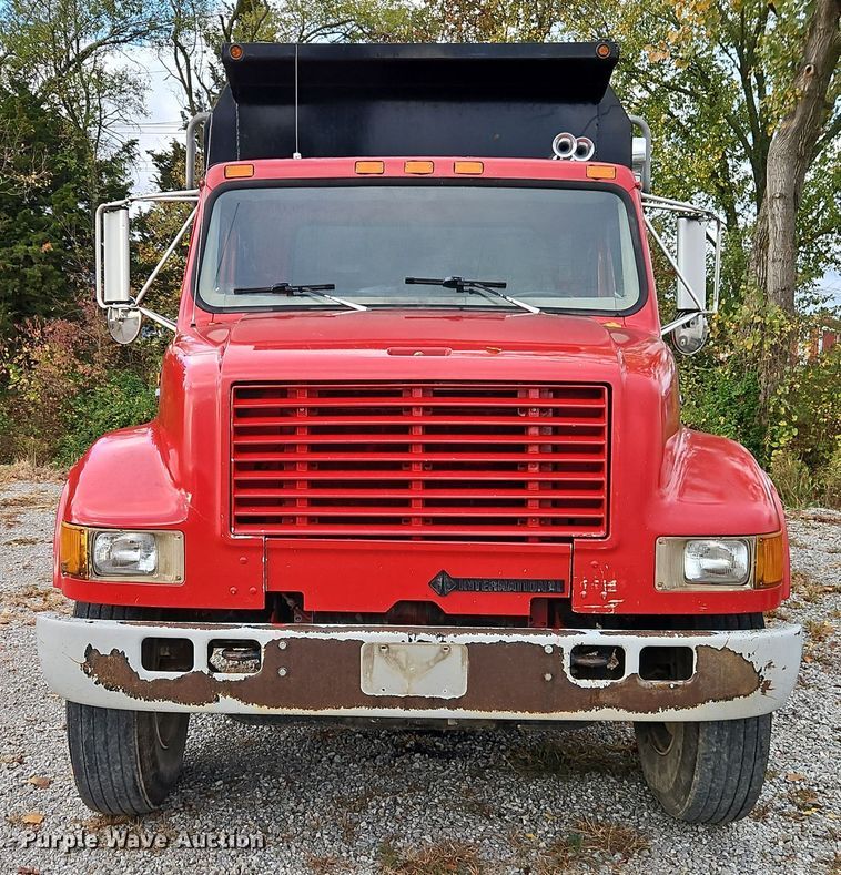 image for item EI8517 1999 International 4900 dump truck
