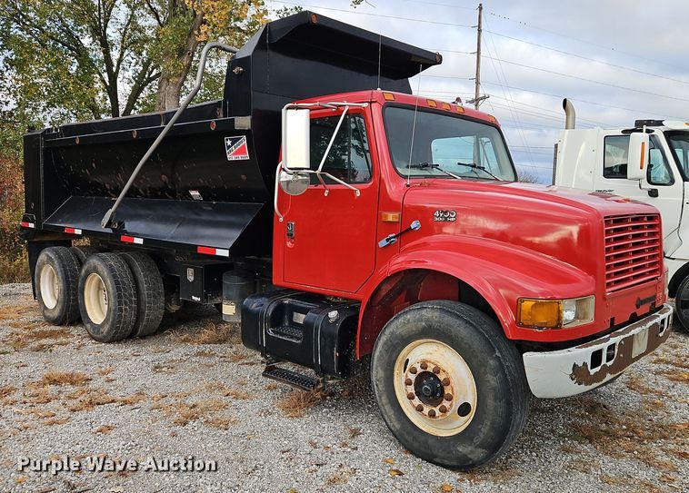image for item EI8517 1999 International 4900 dump truck
