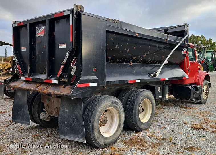 image for item EI8517 1999 International 4900 dump truck