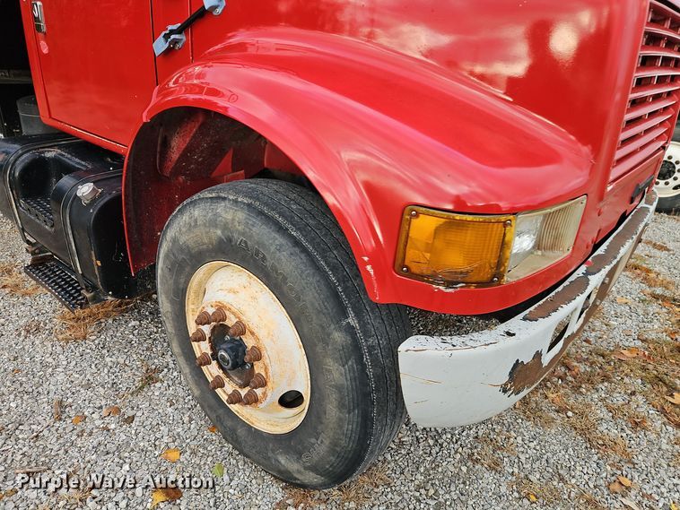 image for item EI8517 1999 International 4900 dump truck