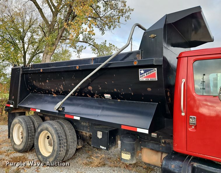 image for item EI8517 1999 International 4900 dump truck