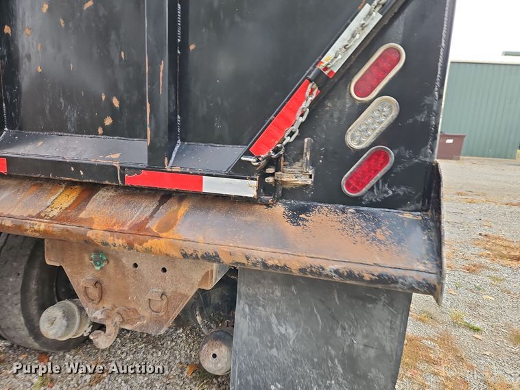 image for item EI8517 1999 International 4900 dump truck