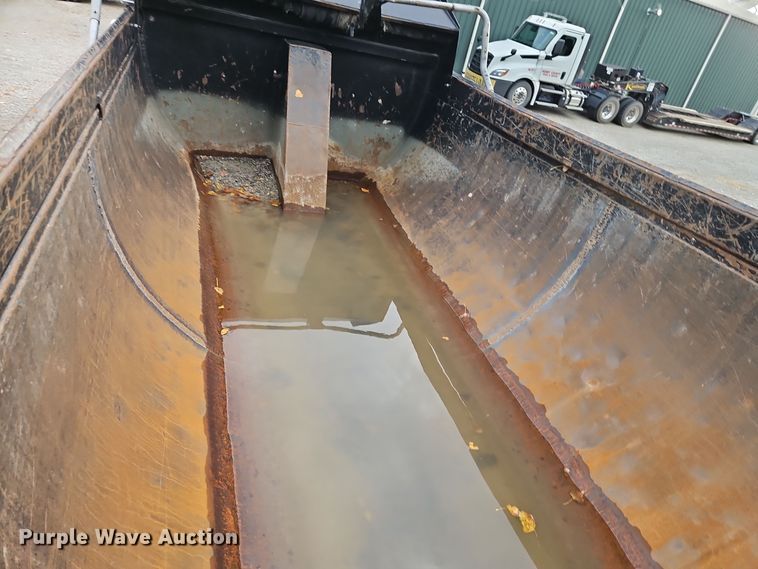 image for item EI8517 1999 International 4900 dump truck