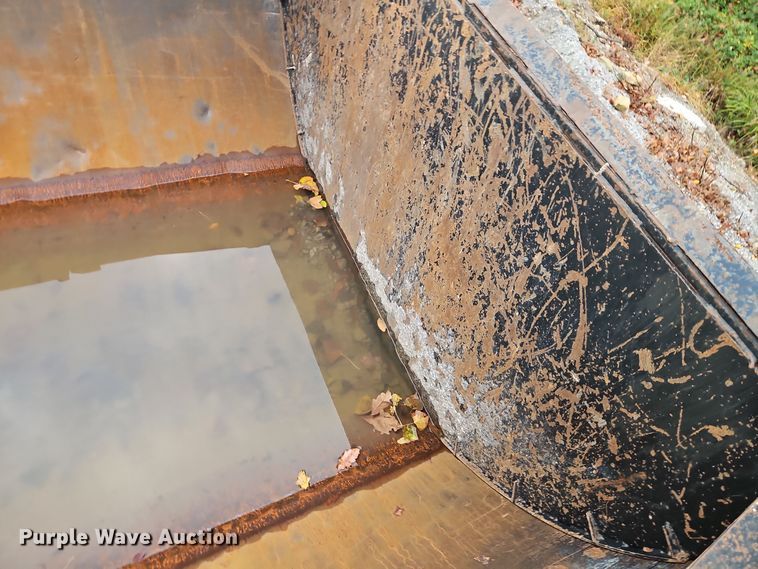 image for item EI8517 1999 International 4900 dump truck