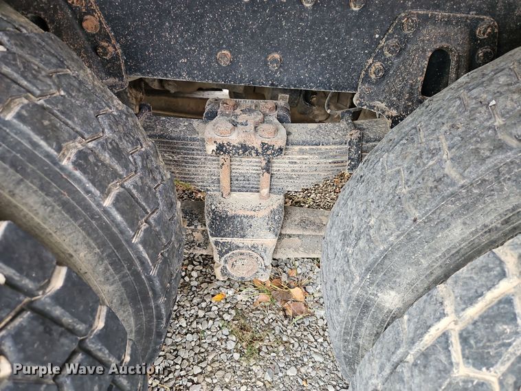 image for item EI8517 1999 International 4900 dump truck