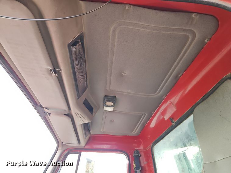 image for item EI8517 1999 International 4900 dump truck