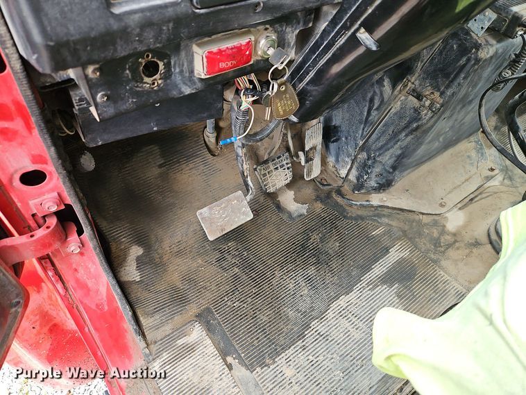 image for item EI8517 1999 International 4900 dump truck