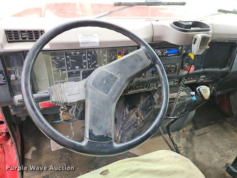 image for item EI8517 1999 International 4900 dump truck