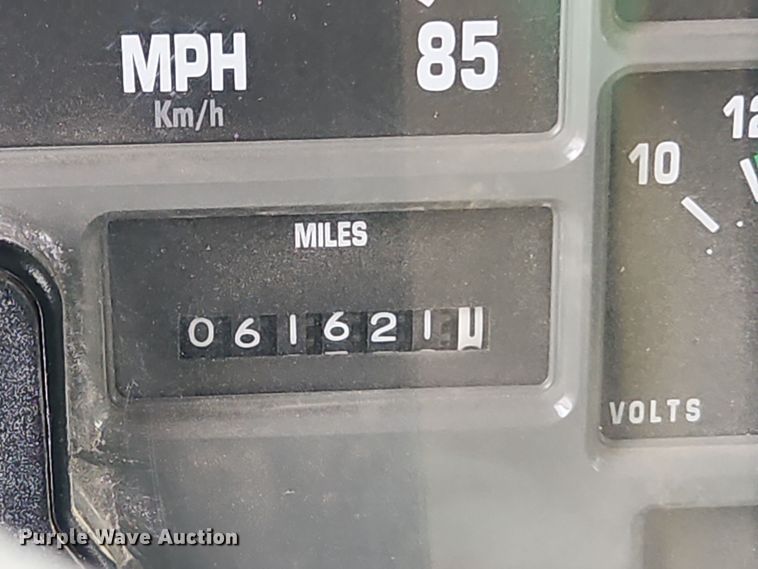 image for item EI8517 1999 International 4900 dump truck