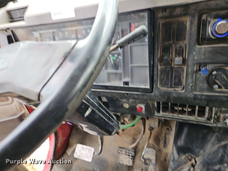 image for item EI8517 1999 International 4900 dump truck