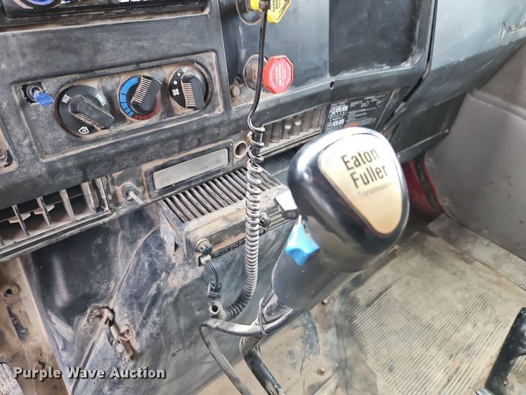 image for item EI8517 1999 International 4900 dump truck