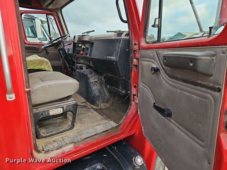 image for item EI8517 1999 International 4900 dump truck