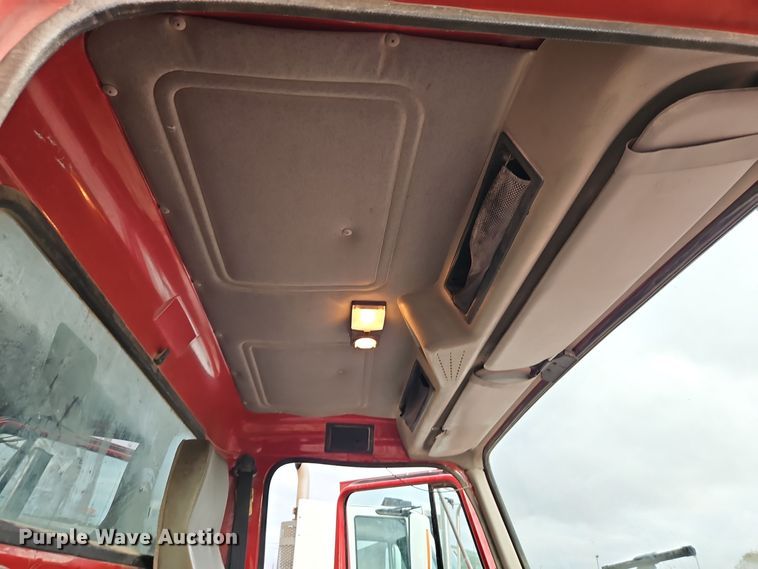 image for item EI8517 1999 International 4900 dump truck