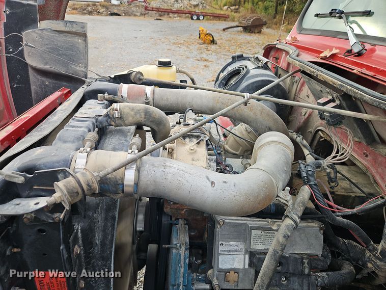 image for item EI8517 1999 International 4900 dump truck