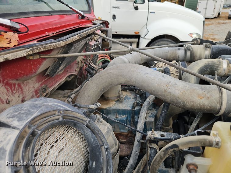 image for item EI8517 1999 International 4900 dump truck