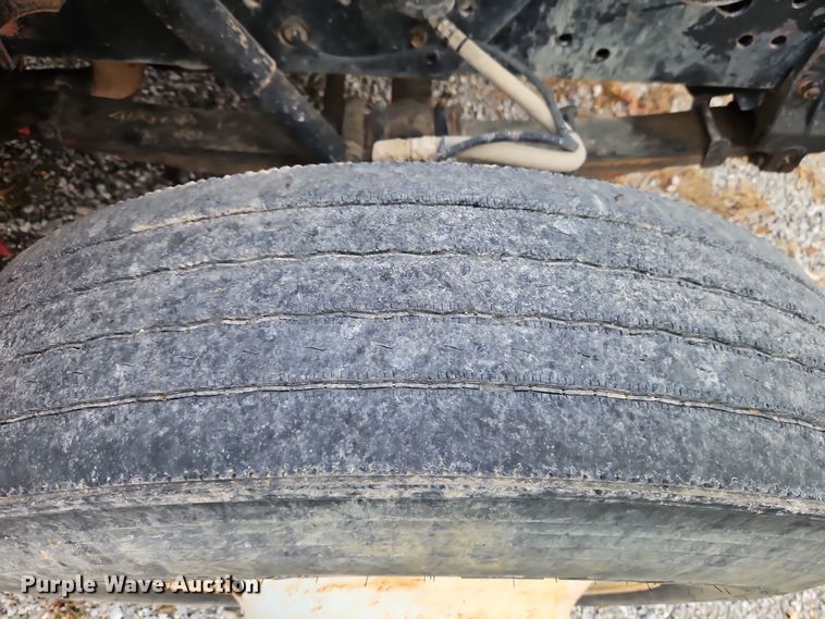 image for item EI8517 1999 International 4900 dump truck