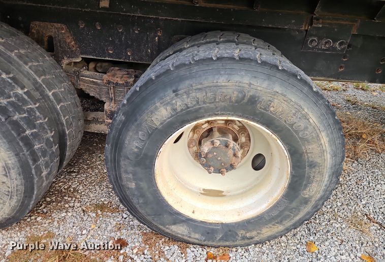 image for item EI8517 1999 International 4900 dump truck