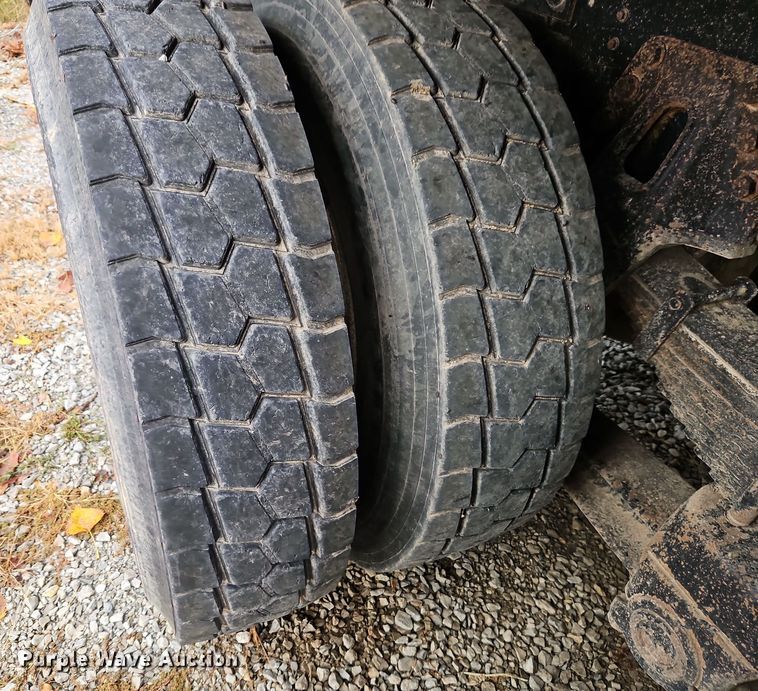 image for item EI8517 1999 International 4900 dump truck