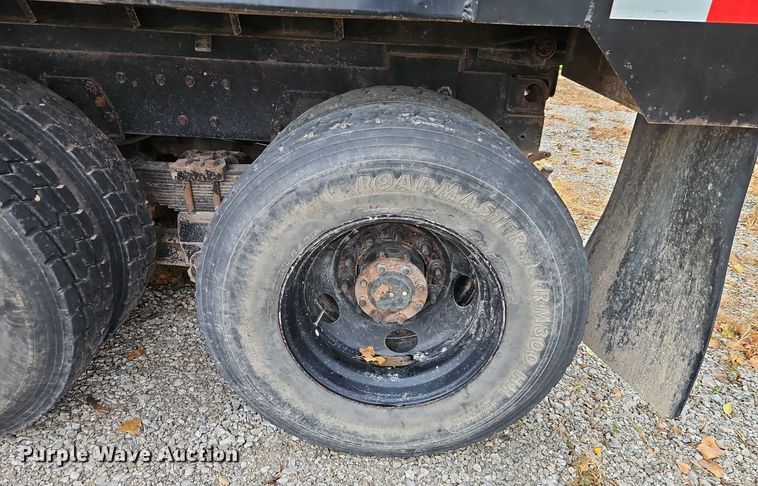 image for item EI8517 1999 International 4900 dump truck