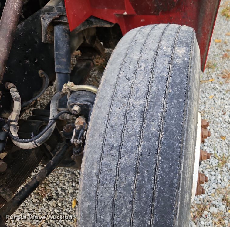 image for item EI8517 1999 International 4900 dump truck