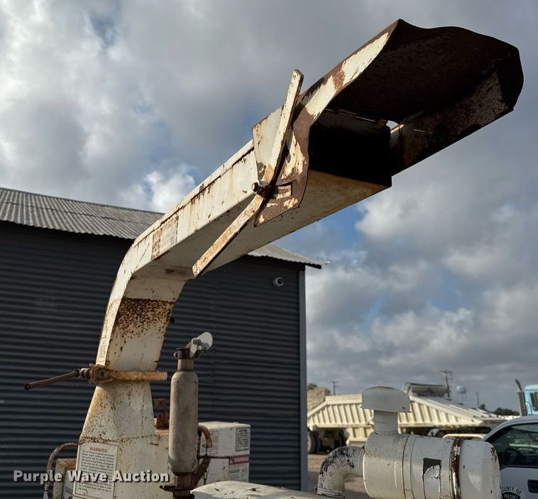 image for item EJ3158 1991 Bandit 200 wood chipper
