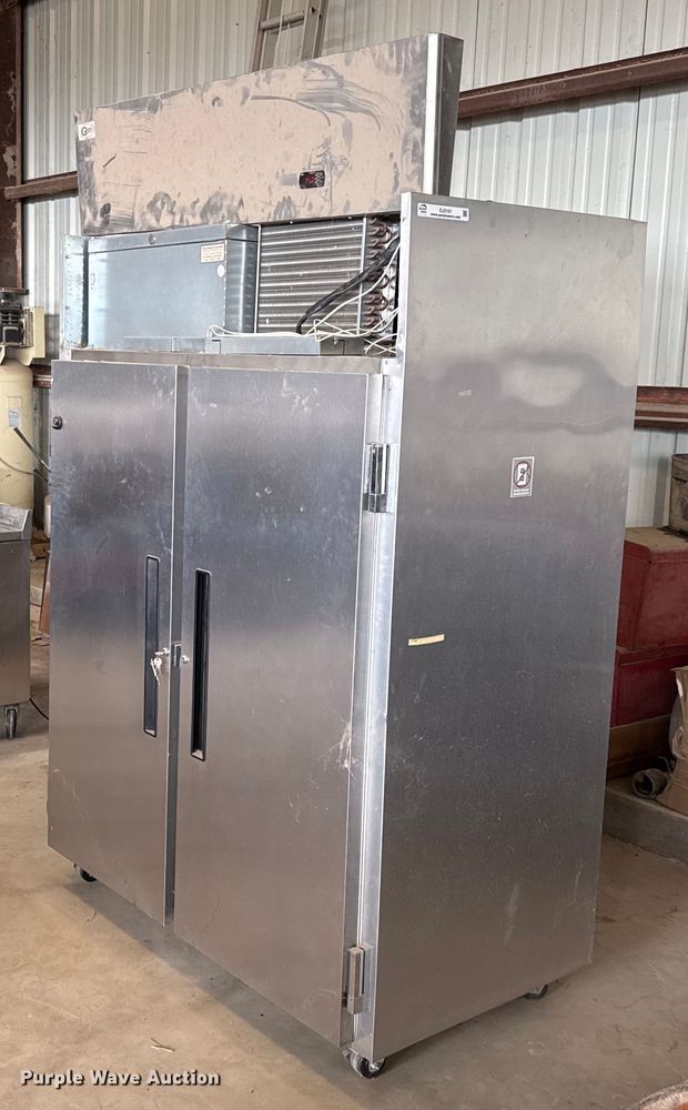 image for item EJ3161 Gem GMR2-S refrigerator 