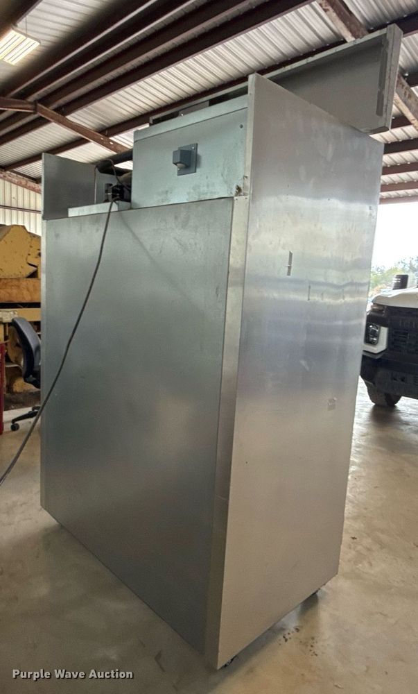 image for item EJ3161 Gem GMR2-S refrigerator 