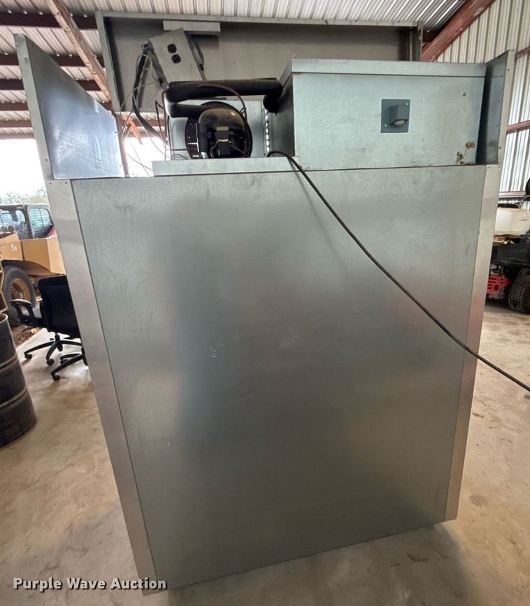 image for item EJ3161 Gem GMR2-S refrigerator 