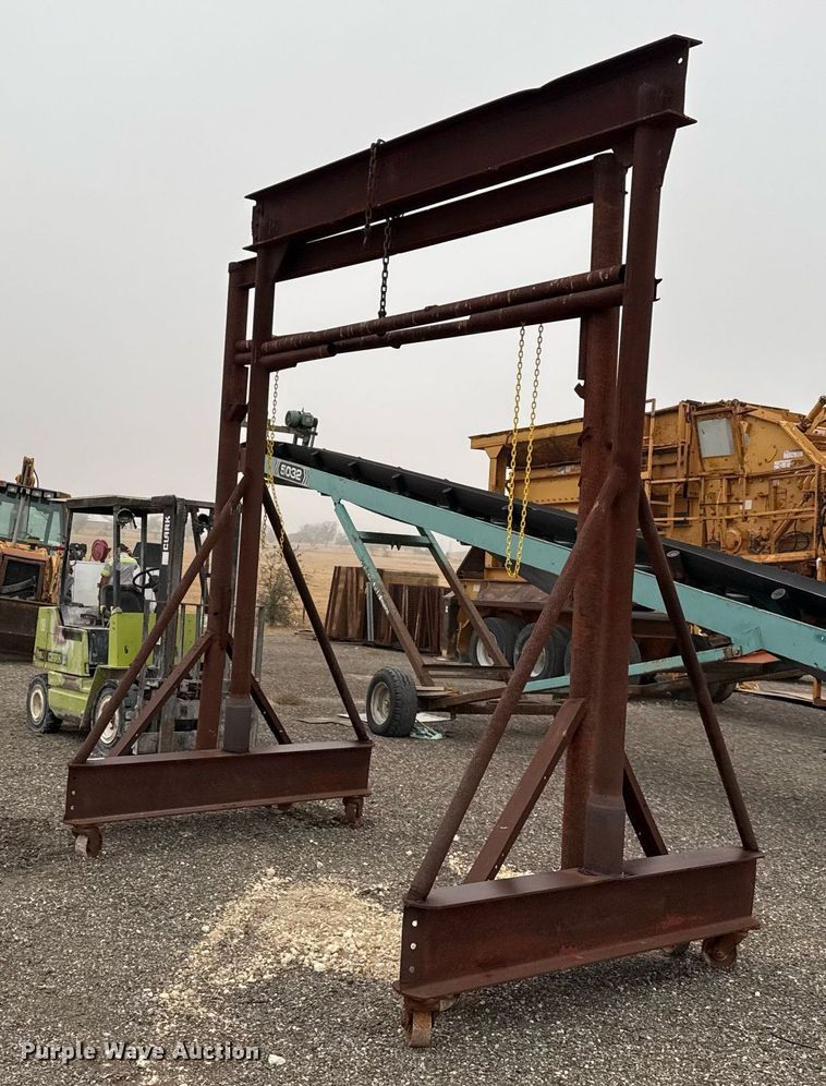 image for item EJ3165 (2) Gantries