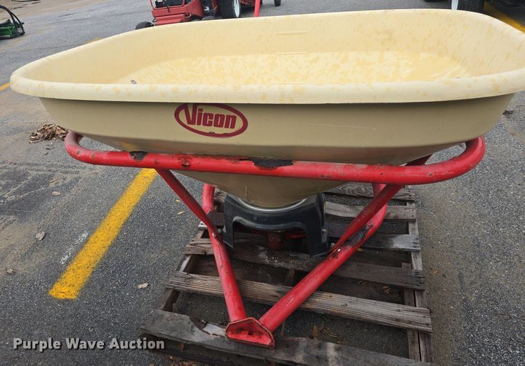 image for item EK2366 2012 Vicon PS403 spreader