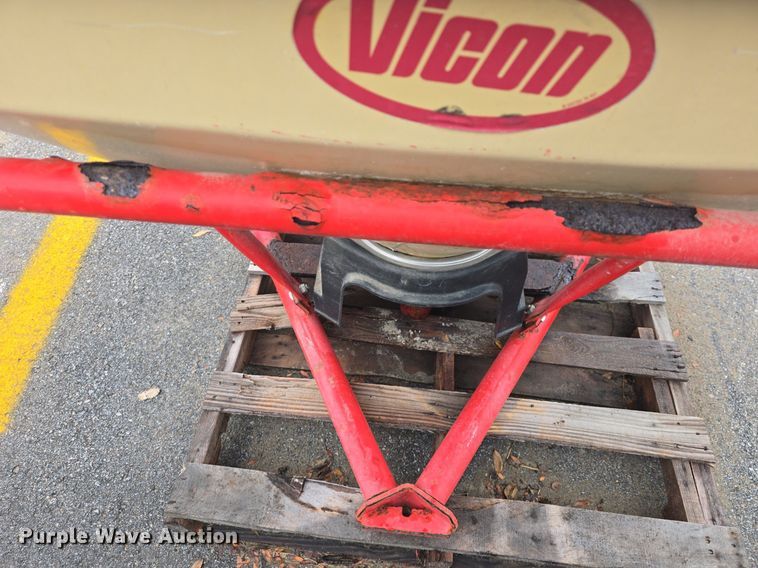 image for item EK2366 2012 Vicon PS403 spreader