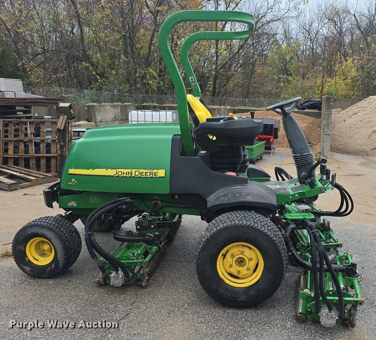 image for item EK2368 2013 John Deere 7700 Precision Cut reel mower